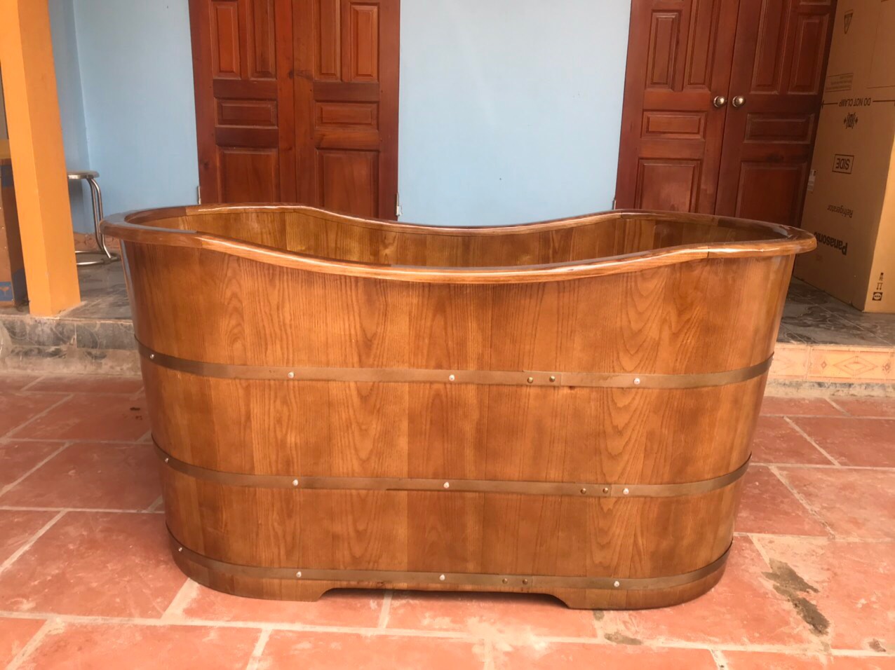 bồn tắm bằng gỗ