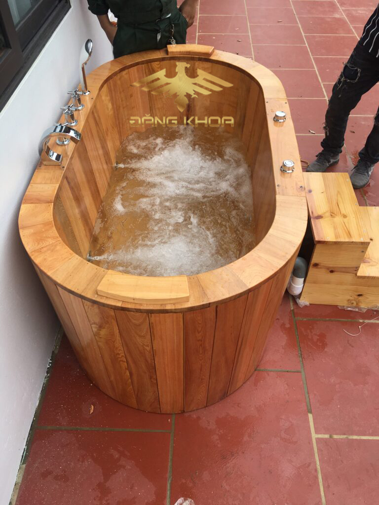 BỒN TẮM GỖ PƠ MU